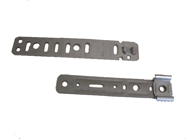 Wall clamp for mounting of plastics windows
